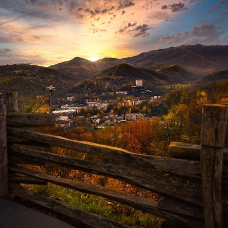 Rock Of Ages, Hot Tub, Game Room, Wifi, 1089 Free Tickets Each Paid Day, Dollywood And More Pigeon Forge Bagian luar foto