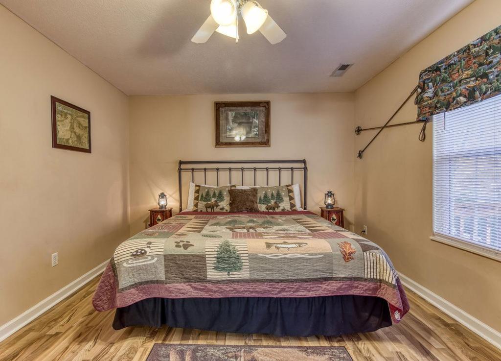Rock Of Ages, Hot Tub, Game Room, Wifi, 1089 Free Tickets Each Paid Day, Dollywood And More Pigeon Forge Bagian luar foto