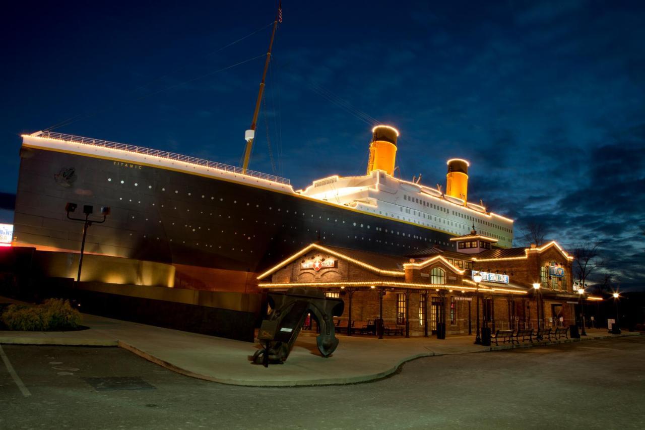 Rock Of Ages, Hot Tub, Game Room, Wifi, 1089 Free Tickets Each Paid Day, Dollywood And More Pigeon Forge Bagian luar foto